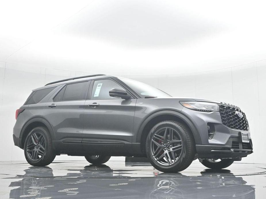 new 2025 Ford Explorer car