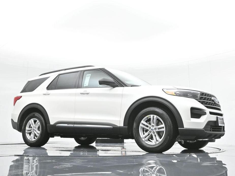 new 2024 Ford Explorer car, priced at $39,940