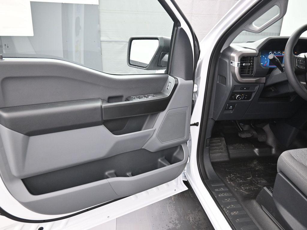 new 2025 Ford F-150 car, priced at $42,421