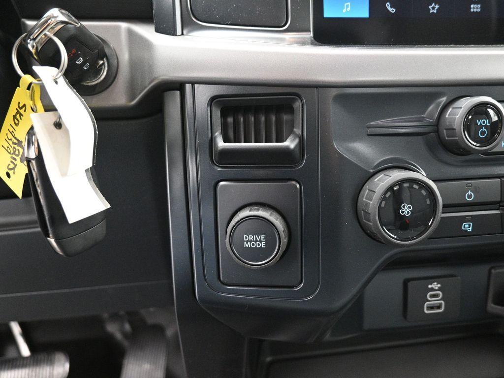 new 2025 Ford F-150 car, priced at $39,352