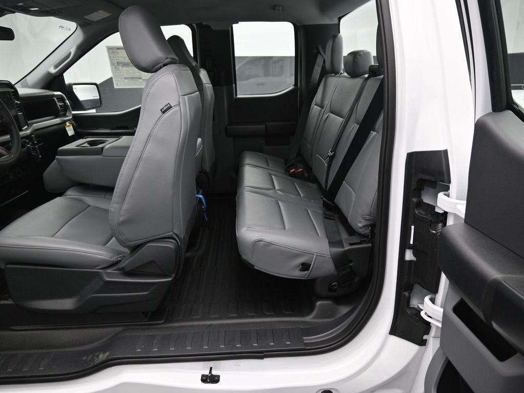 new 2025 Ford F-150 car, priced at $39,352