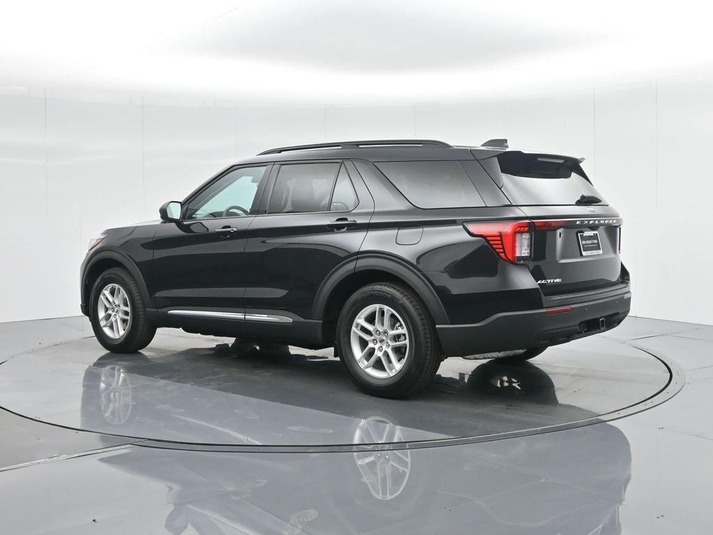 new 2025 Ford Explorer car, priced at $40,280