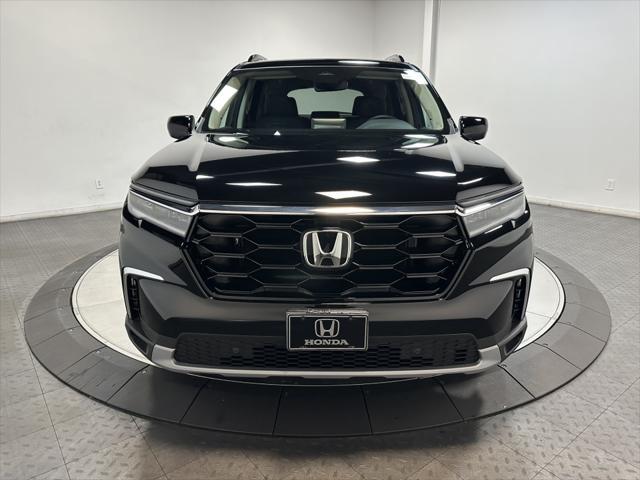 new 2025 Honda Pilot car, priced at $53,745