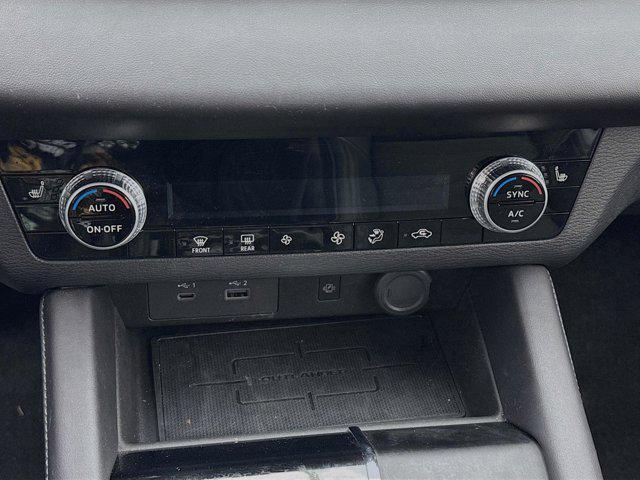 used 2024 Mitsubishi Outlander car, priced at $27,627