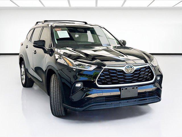 used 2021 Toyota Highlander car, priced at $31,500