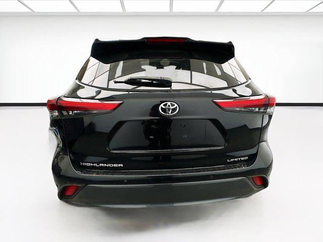 used 2021 Toyota Highlander car, priced at $31,500