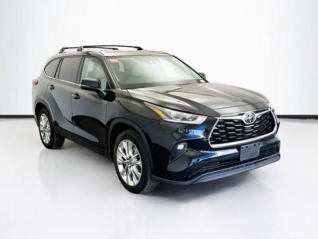 used 2021 Toyota Highlander car, priced at $33,387