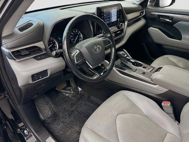 used 2021 Toyota Highlander car, priced at $31,500