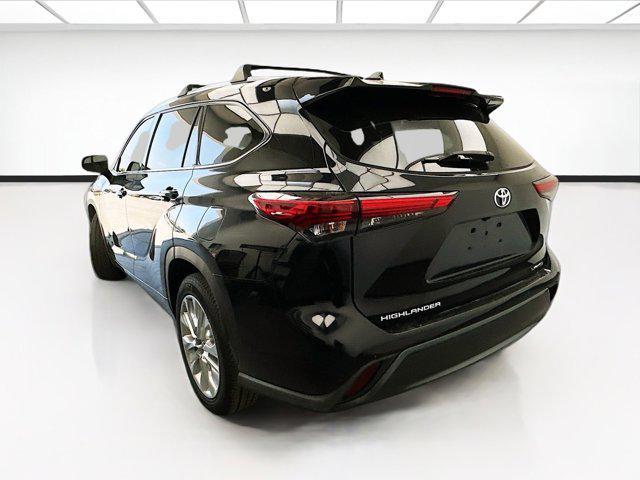 used 2021 Toyota Highlander car, priced at $31,500