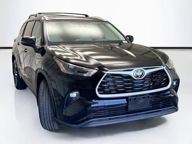 used 2022 Toyota Highlander car, priced at $35,588