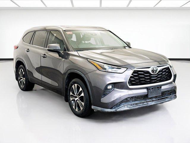 used 2021 Toyota Highlander car, priced at $29,998