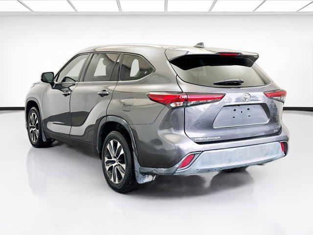 used 2021 Toyota Highlander car, priced at $29,998