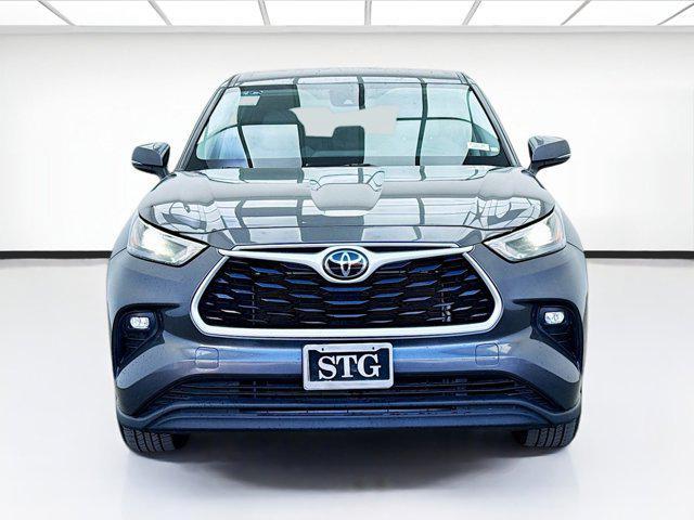 used 2022 Toyota Highlander car, priced at $28,182