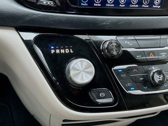 used 2018 Chrysler Pacifica Hybrid car