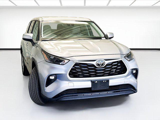 used 2023 Toyota Highlander car, priced at $31,391