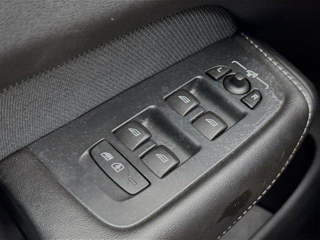 used 2022 Volvo XC60 Recharge Plug-In Hybrid car, priced at $38,400
