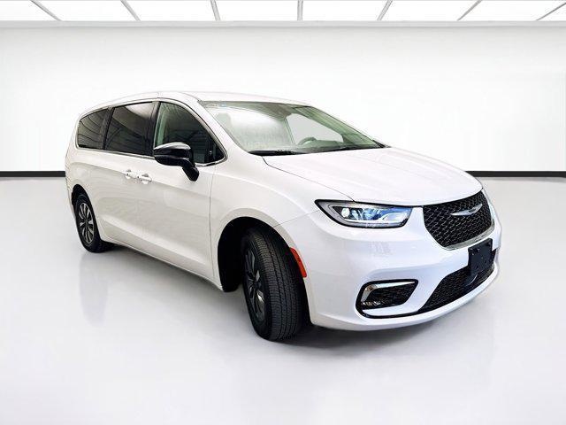 used 2024 Chrysler Pacifica Hybrid car, priced at $32,999