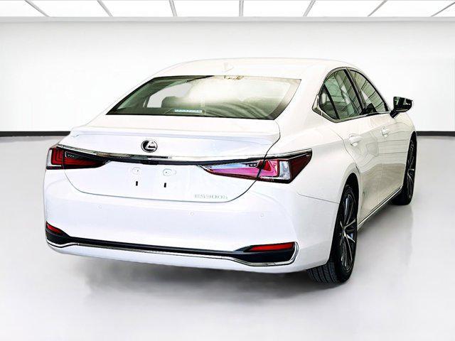 used 2024 Lexus ES 300h car, priced at $40,423