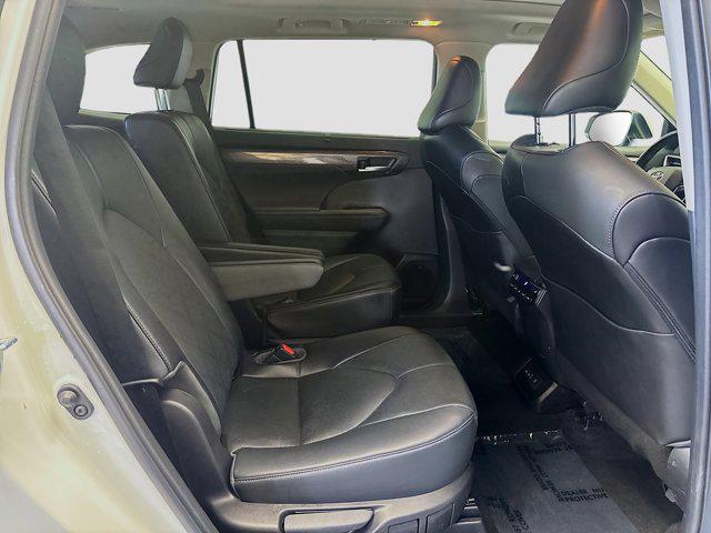used 2023 Toyota Highlander car
