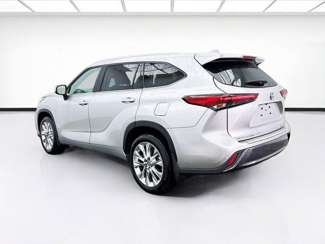 used 2022 Toyota Highlander Hybrid car, priced at $45,381