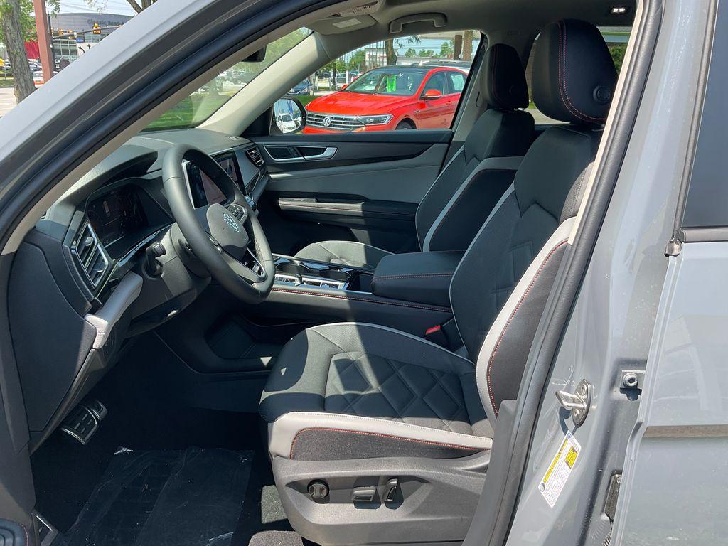 new 2025 Volkswagen Atlas car, priced at $48,978
