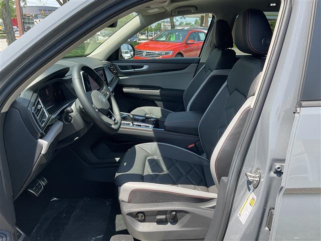 new 2025 Volkswagen Atlas car, priced at $48,978