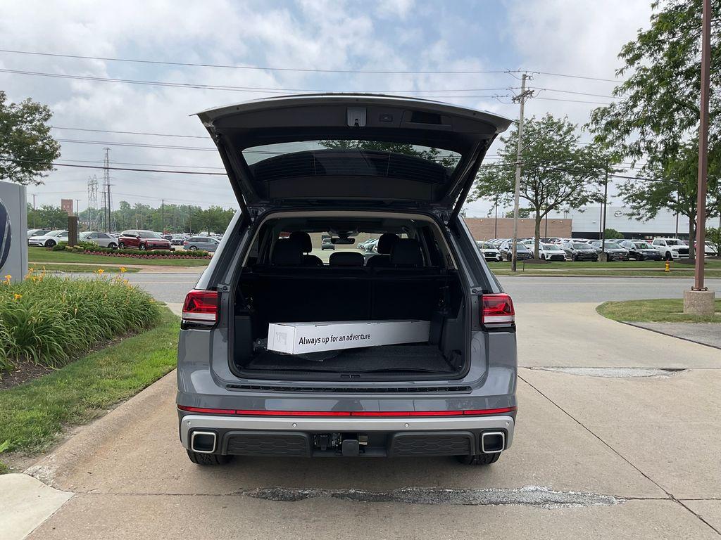 new 2025 Volkswagen Atlas car, priced at $49,000