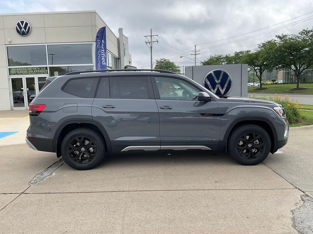new 2025 Volkswagen Atlas car, priced at $49,000
