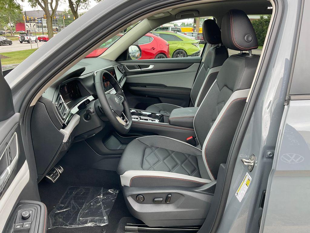 new 2025 Volkswagen Atlas car, priced at $49,000
