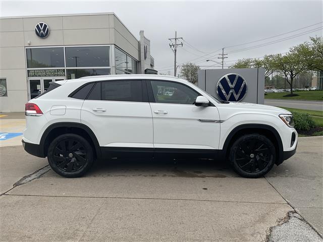 new 2025 Volkswagen Atlas Cross Sport car, priced at $45,921