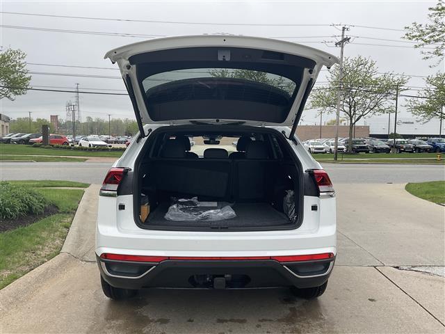 new 2025 Volkswagen Atlas Cross Sport car, priced at $45,921