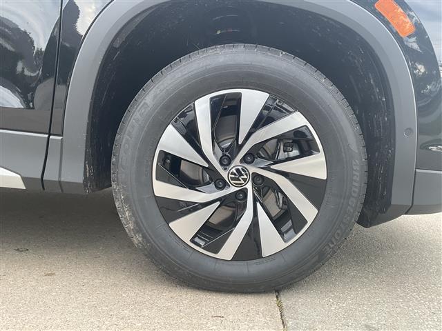 new 2025 Volkswagen Tiguan car, priced at $32,188