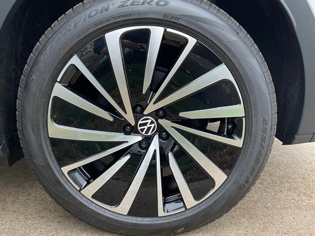 new 2025 Volkswagen ID.4 car, priced at $44,988