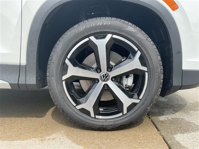 new 2025 Volkswagen Tiguan car, priced at $35,216