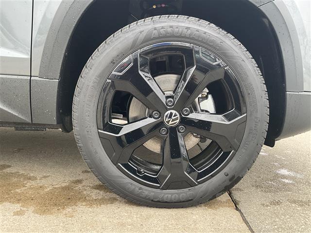 new 2025 Volkswagen Taos car, priced at $36,298