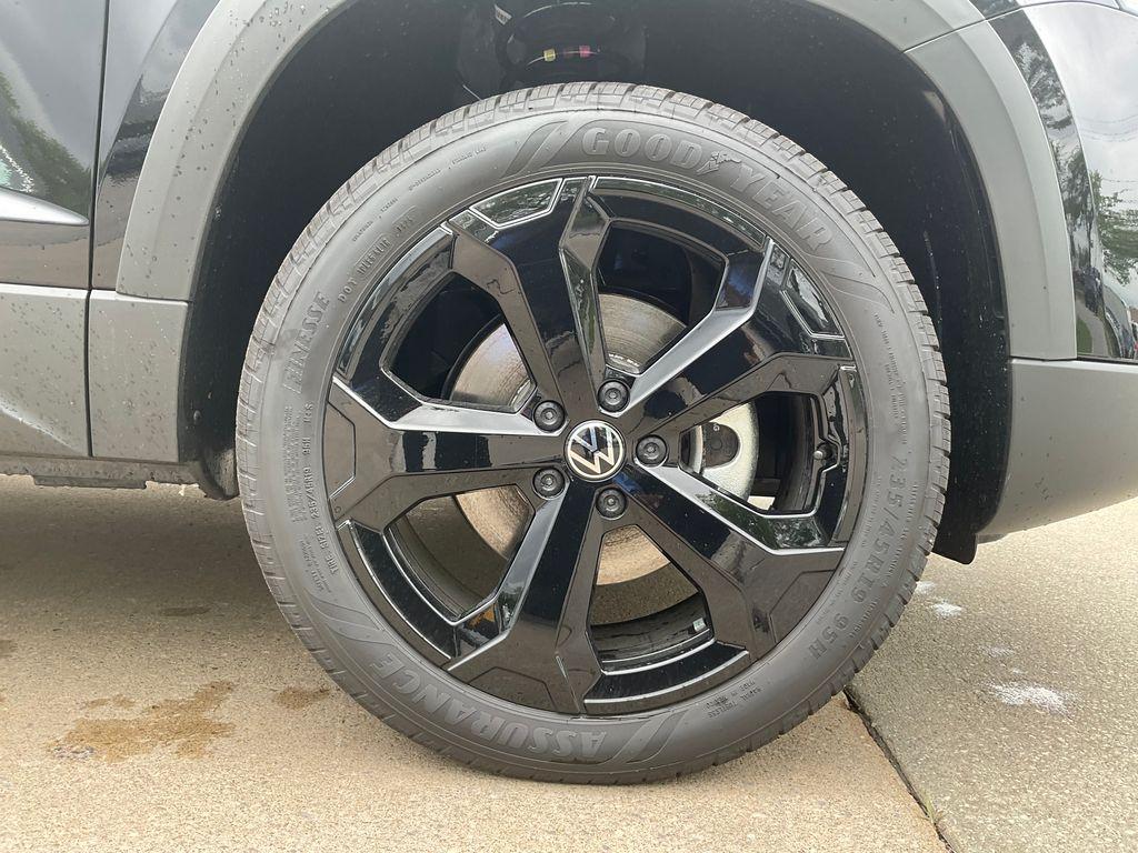 new 2025 Volkswagen Taos car, priced at $36,351