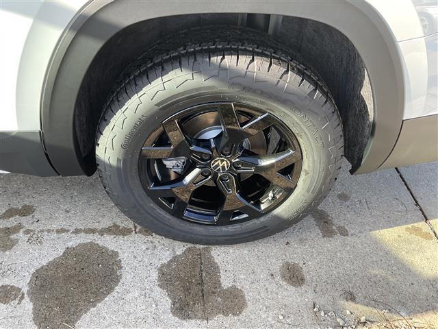new 2025 Volkswagen Atlas car, priced at $47,541