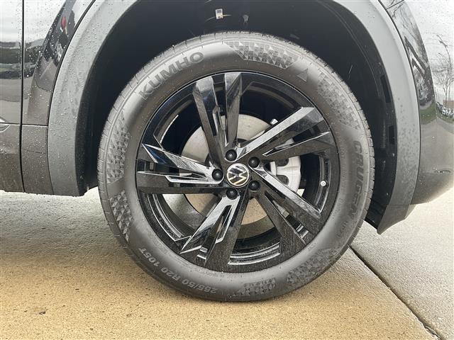 new 2025 Volkswagen Atlas Cross Sport car, priced at $50,209