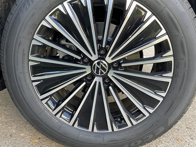 new 2025 Volkswagen Tiguan car, priced at $31,462