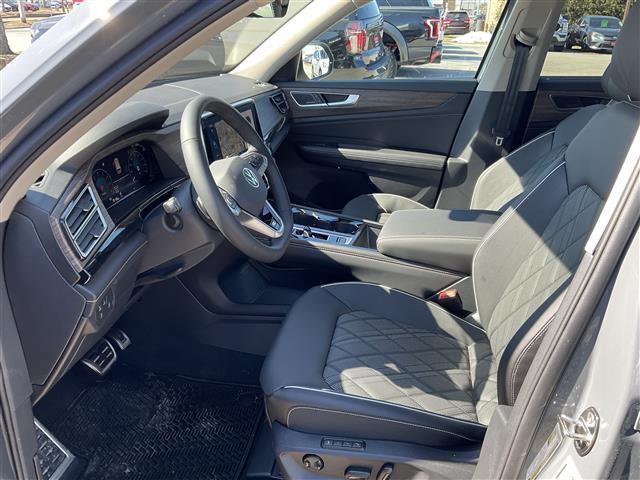 new 2025 Volkswagen Atlas car, priced at $54,577