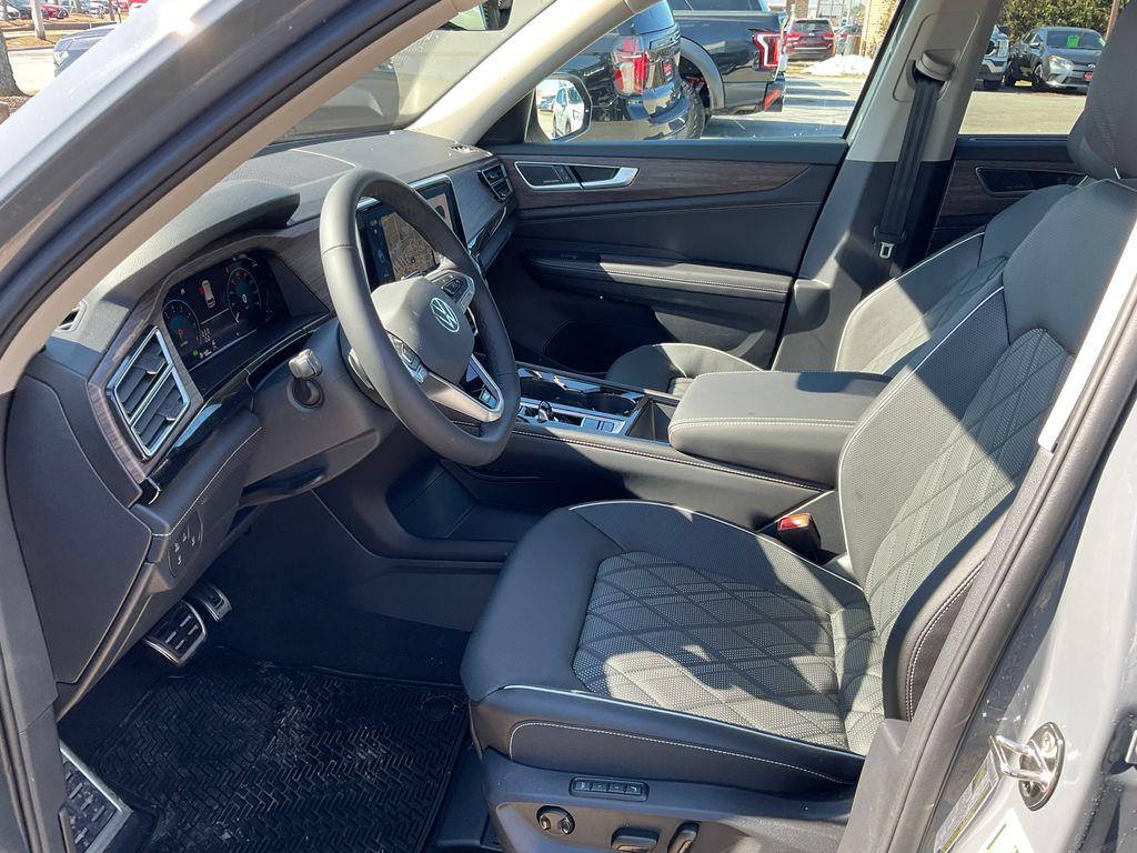 new 2025 Volkswagen Atlas car, priced at $54,577