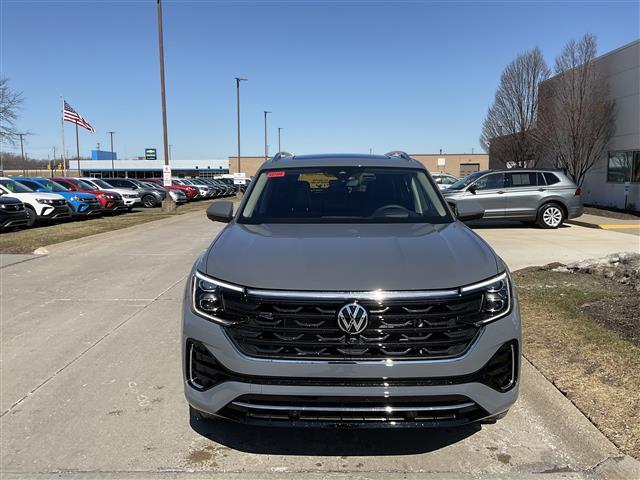 new 2025 Volkswagen Atlas car, priced at $54,577