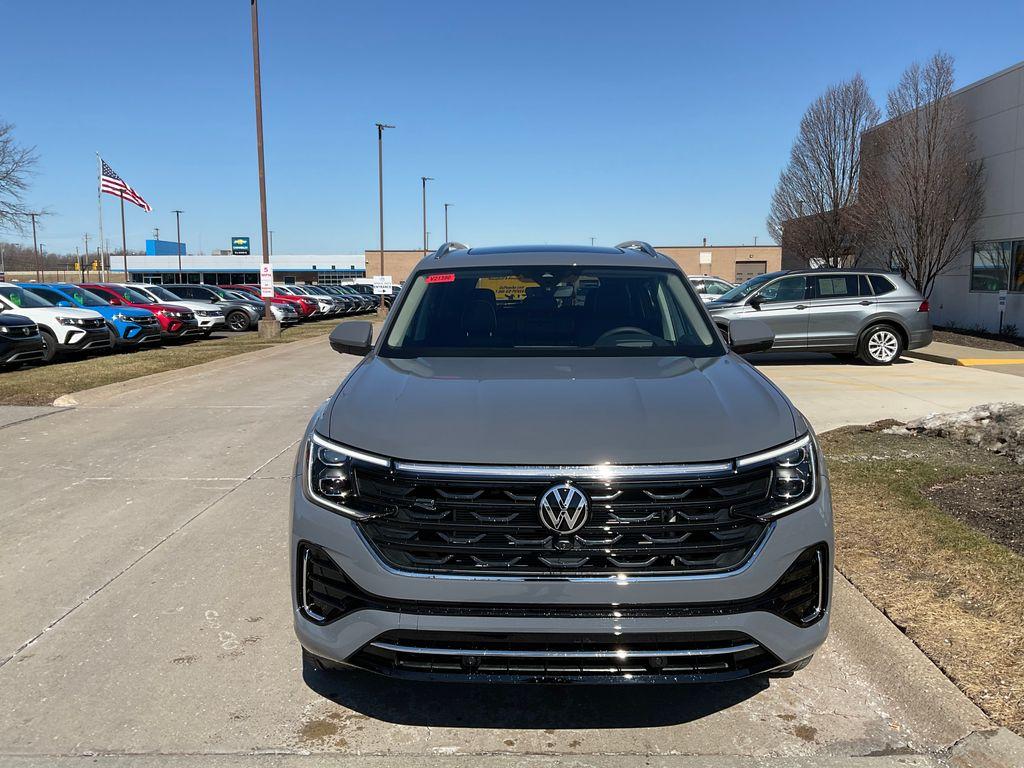 new 2025 Volkswagen Atlas car, priced at $54,577