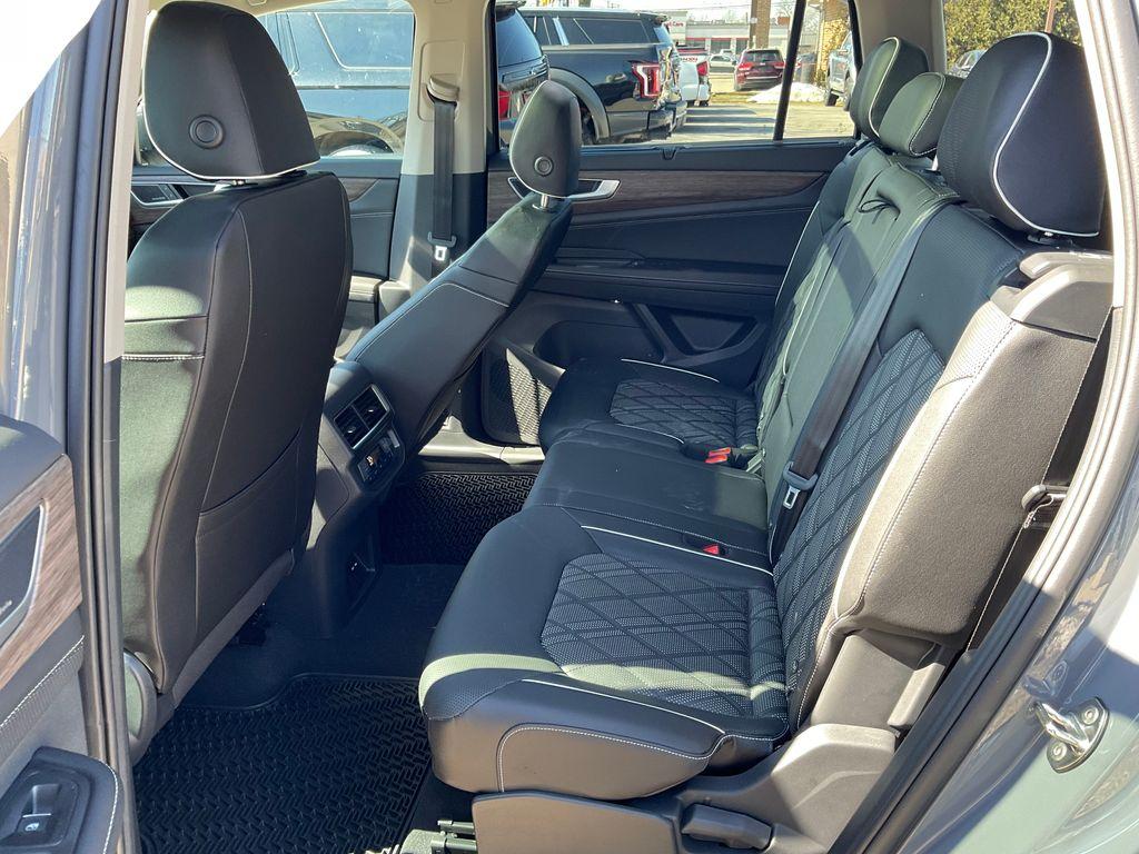 new 2025 Volkswagen Atlas car, priced at $54,577