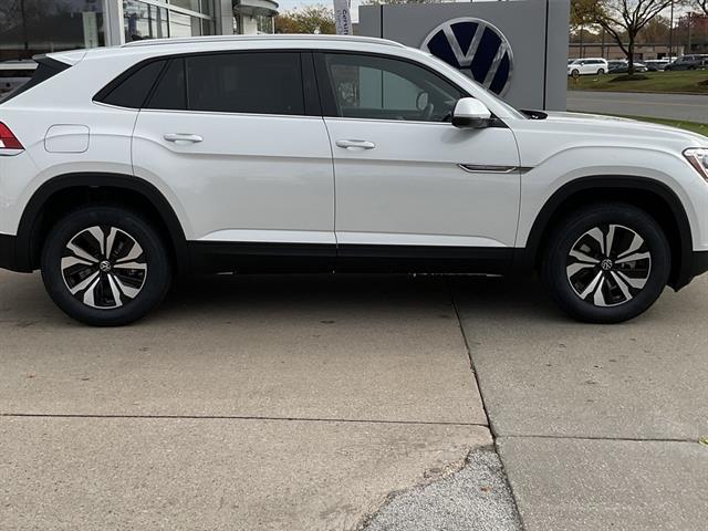 new 2026 Volkswagen Atlas Cross Sport car, priced at $40,661