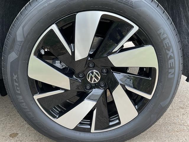 new 2026 Volkswagen Atlas Cross Sport car, priced at $45,545