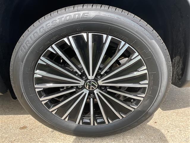 new 2025 Volkswagen Tiguan car, priced at $31,559