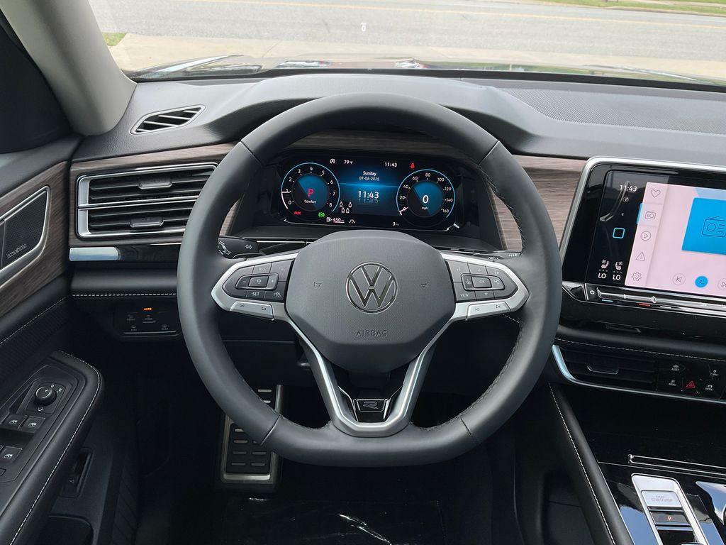 new 2025 Volkswagen Atlas car, priced at $55,555
