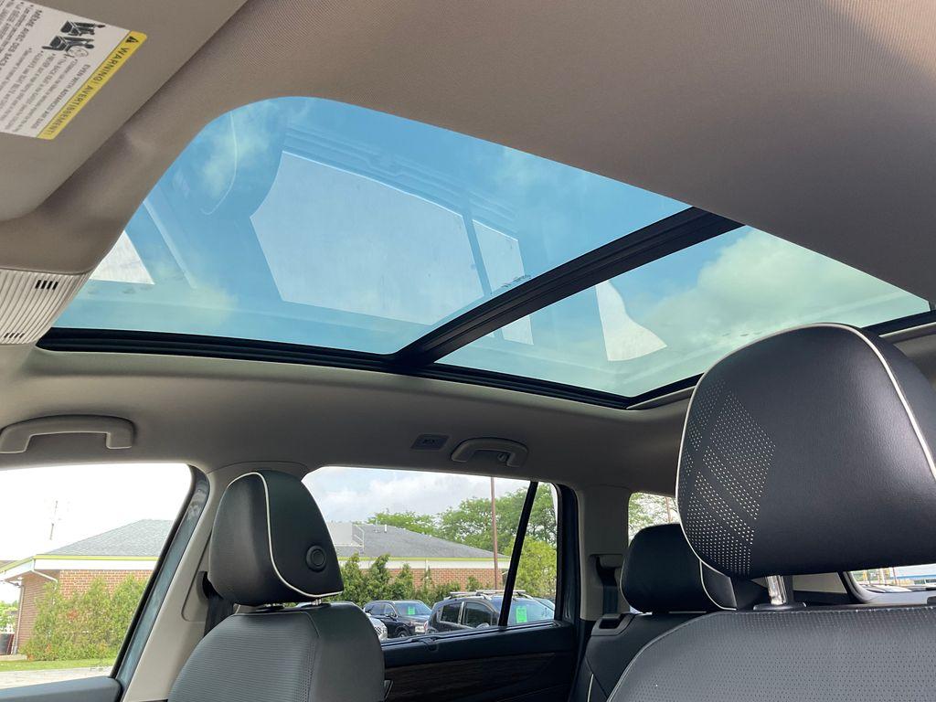 new 2025 Volkswagen Atlas car, priced at $55,555