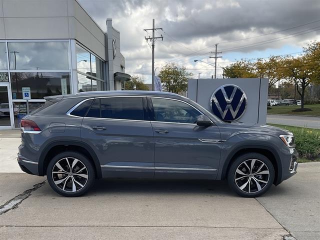 new 2026 Volkswagen Atlas Cross Sport car, priced at $53,686